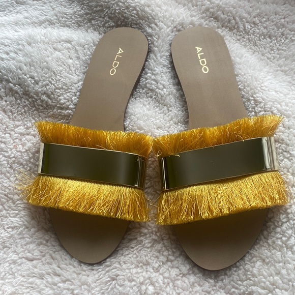 Aldo yellow gold slip ons sandals women’s size 7 - Picture 1 of 8